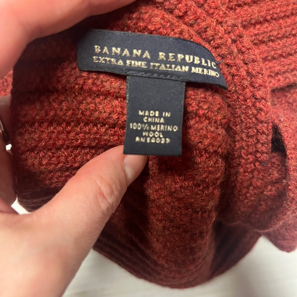 Banana Republic Gray and Rust Ribbed Scarves - Picture 2 of 3